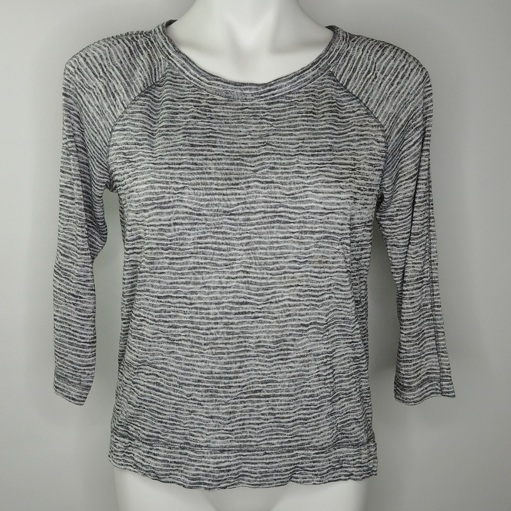 LOFT gray and white 3/4 length sleeve top